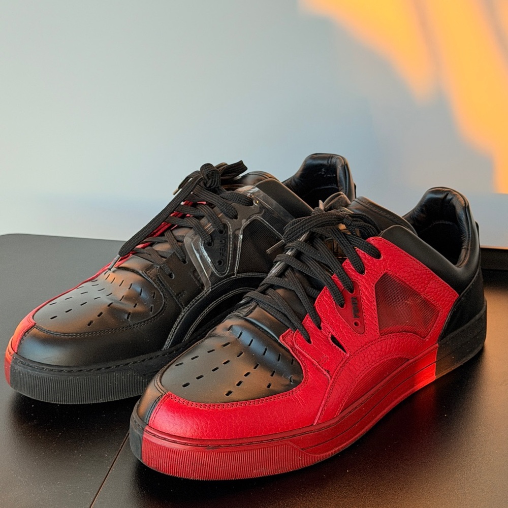 Fendi Men's Black and Red Low-Top Leather Sneakers